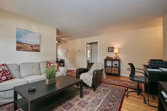 Lots of wall space - 805 23rd St S