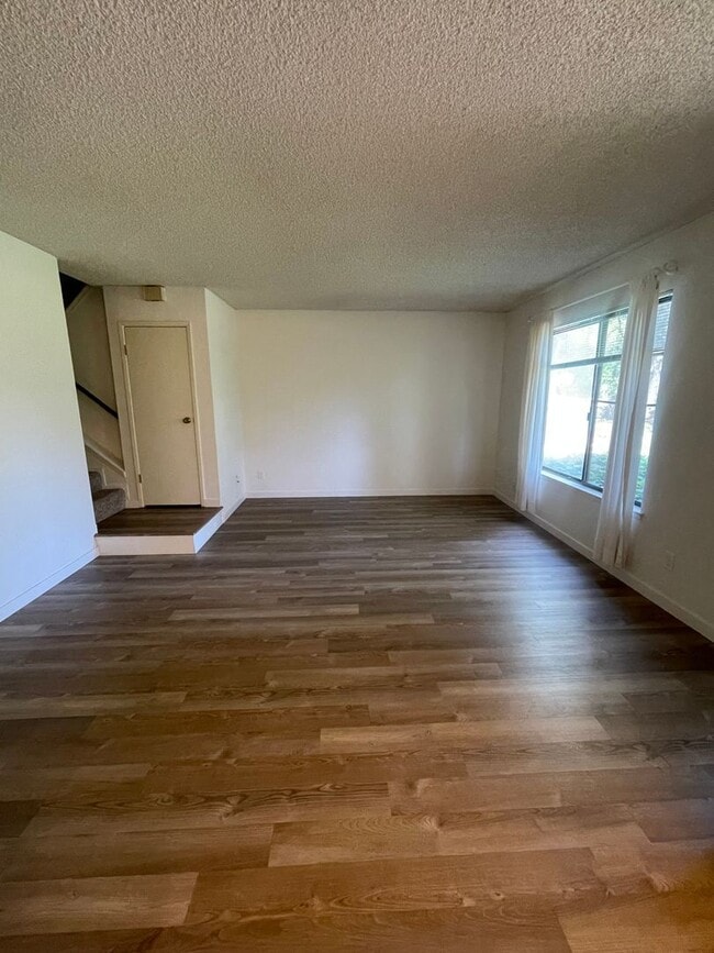 Building Photo - Beautiful Capitola Condo minutes from Capitola Village!