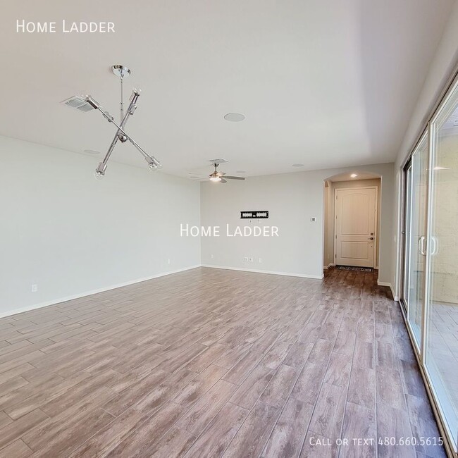 Building Photo - 4333 E Dennisport Ave