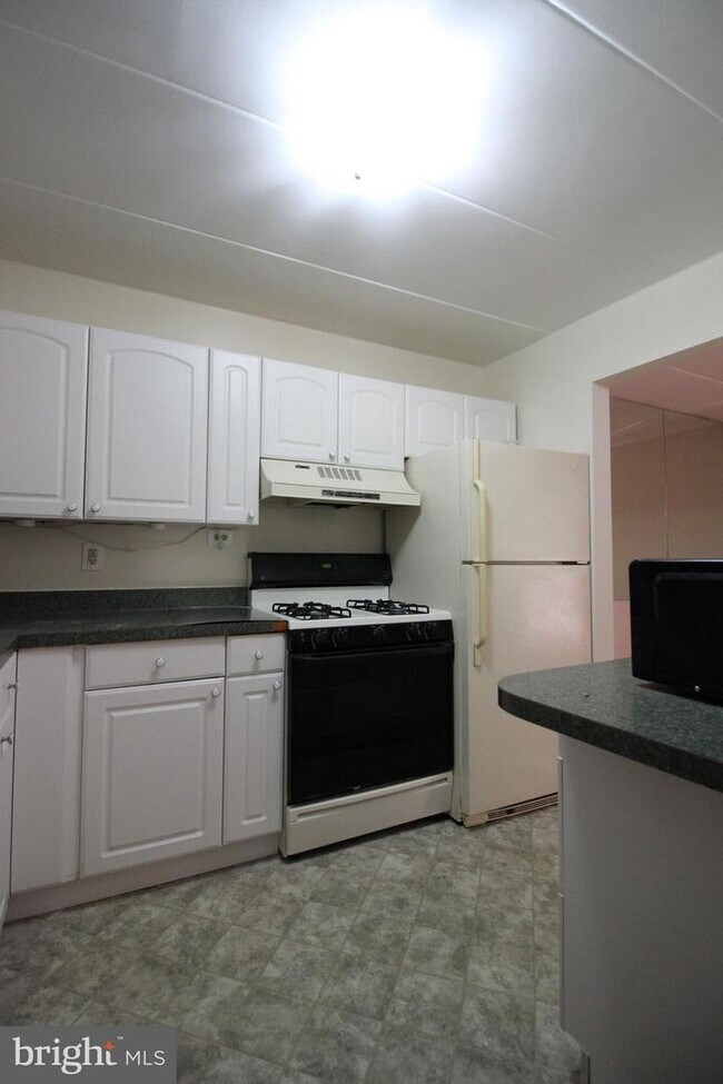 Building Photo - 5701 Indian Ct