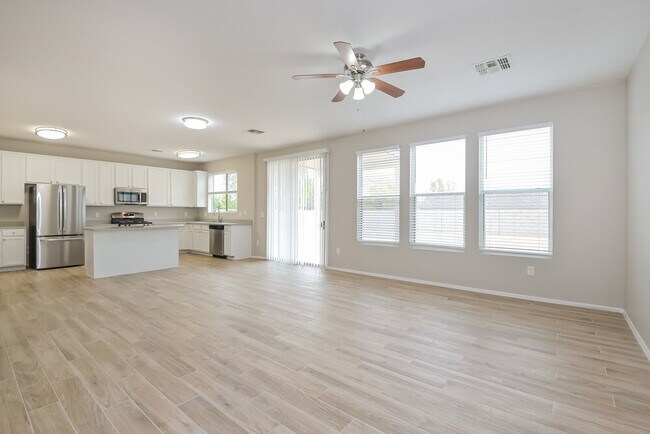 Building Photo - 4901 W Calle Don Alfonso