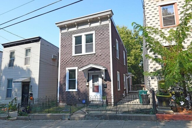 Photo - 506 Tafel St House