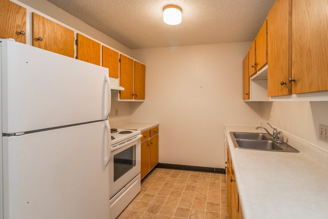 Building Photo - Town Estates Apartments
