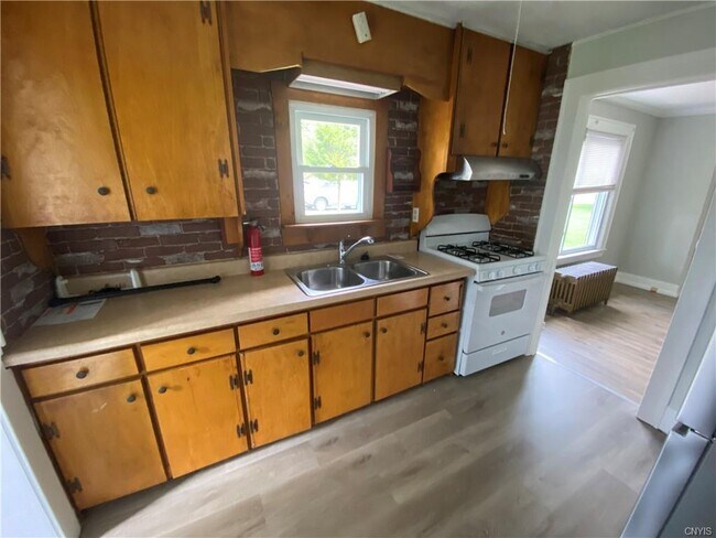 Building Photo - 137 Germania Ave