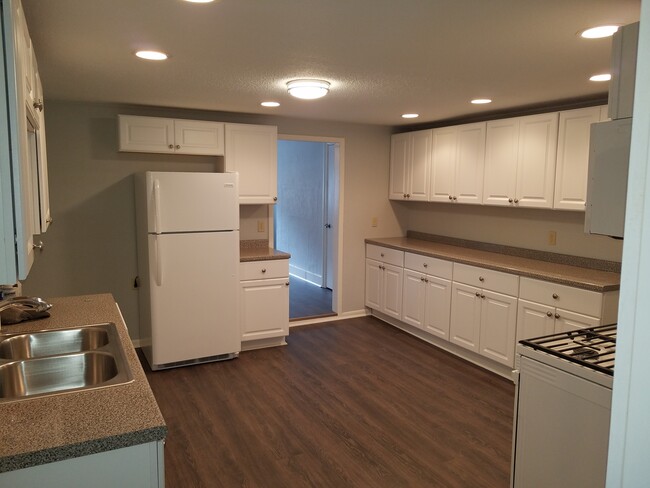 Building Photo - 1707 Edwards Way