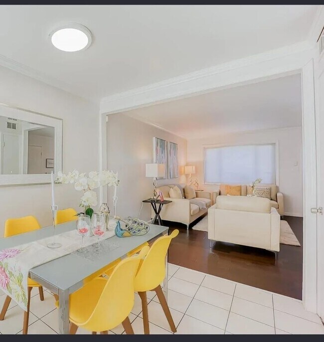 Foto del edificio - Charming 2BR Townhome in Hayward