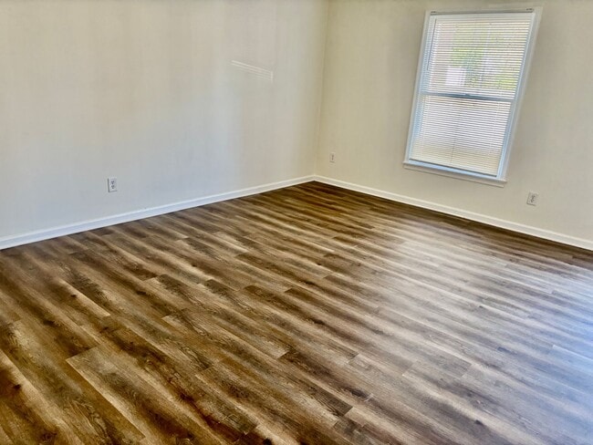 Building Photo - 2bedroom/2.5 bathroom- Newport Towne