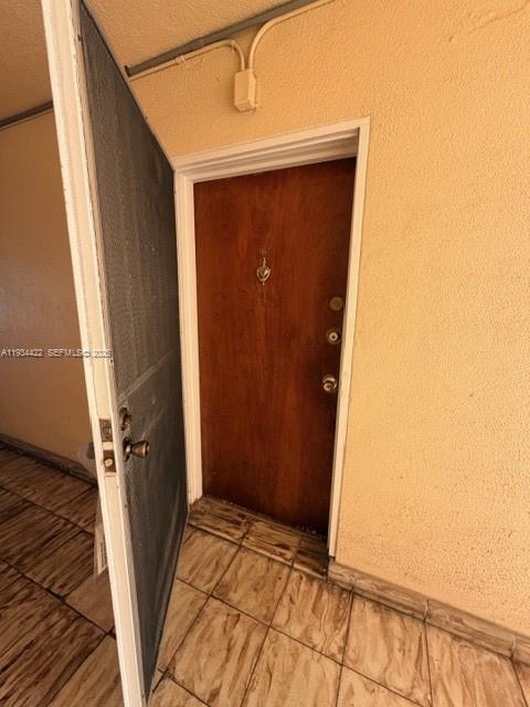 Foto del edificio - 8990 SW 24th St