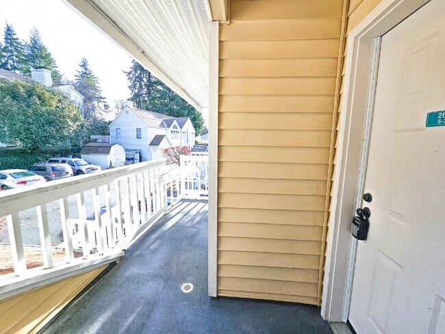 Foto del edificio - Coming Soon! Cozy top floor 2 Bed, 2 Bath ...