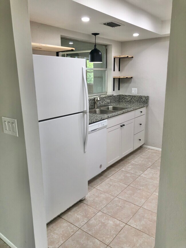 Foto del edificio - 1782 Elm Dr