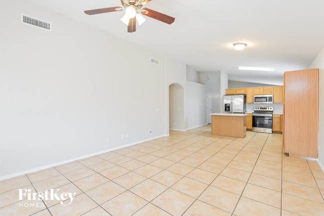 Building Photo - 3054 S Vaughn Dr