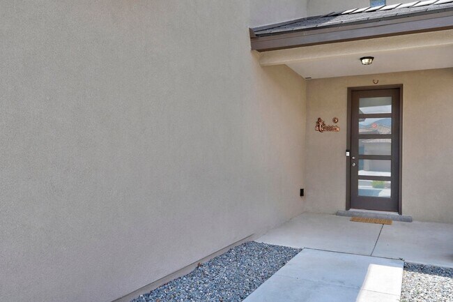 Building Photo - 8605 Luna Vita Ct NE