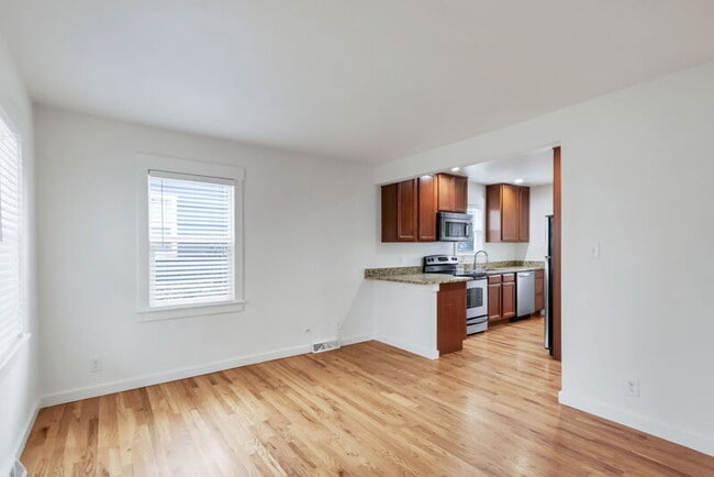 Building Photo - 665 Osceola St