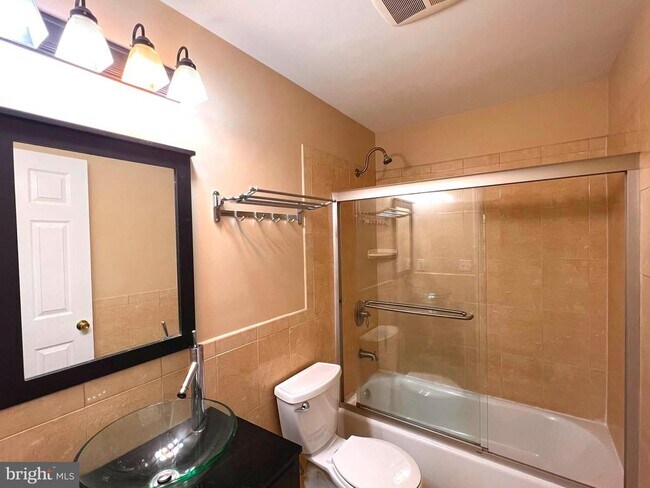 Building Photo - 1031 Gardenview Loop
