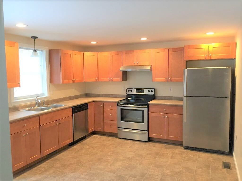 27 Queen St, Boscawen, NH 03303 Apartments in Boscawen, NH