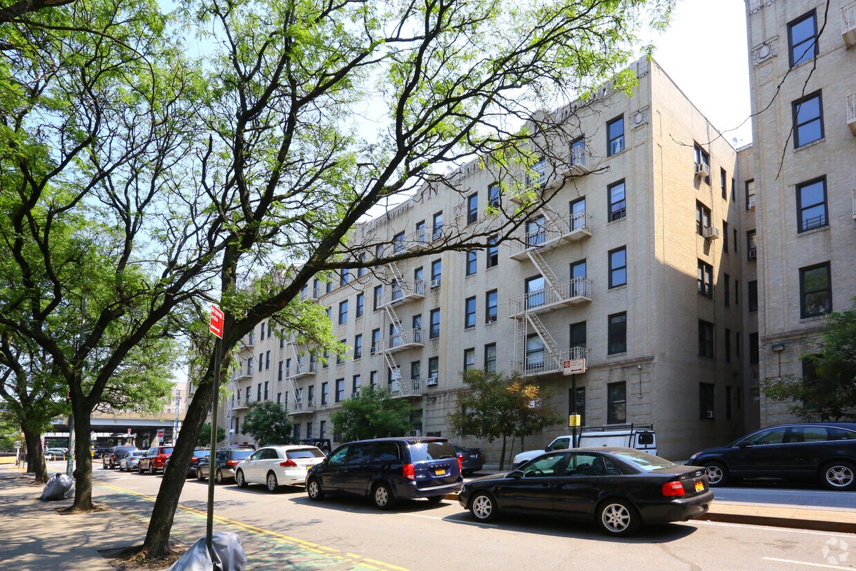 Primary Photo - 5 Cabrini Blvd