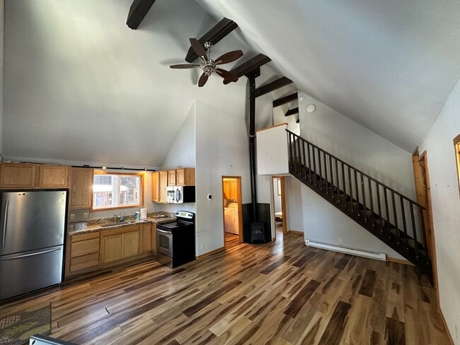 Building Photo - Conveniently Located Two Bed + Loft, Backs to Pond and Trails