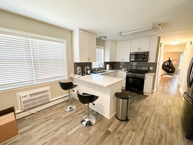 Foto del edificio - 6857 W Leland Ave
