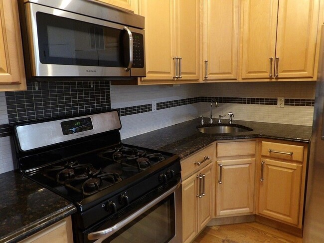 Foto del edificio - 1492 E 12th St