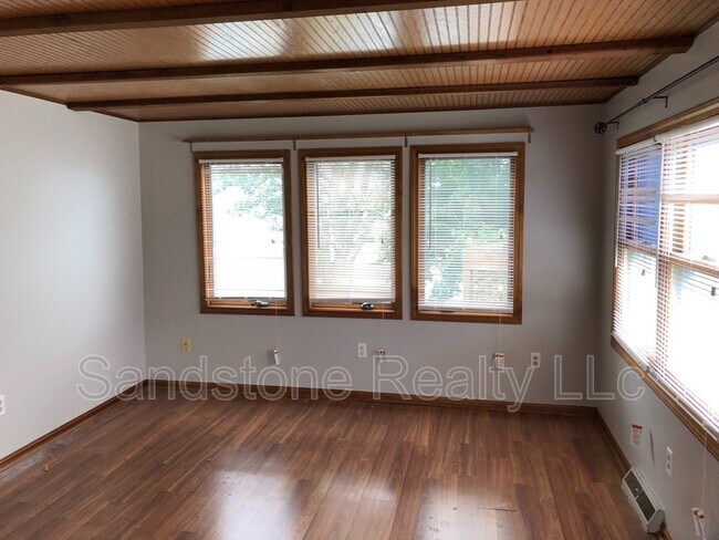 Foto del edificio - 1651 E Erie Ave