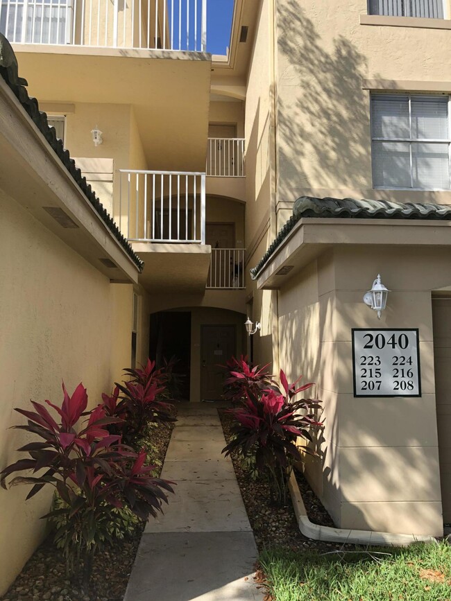 Foto del edificio - 2040 Greenview Shores Blvd