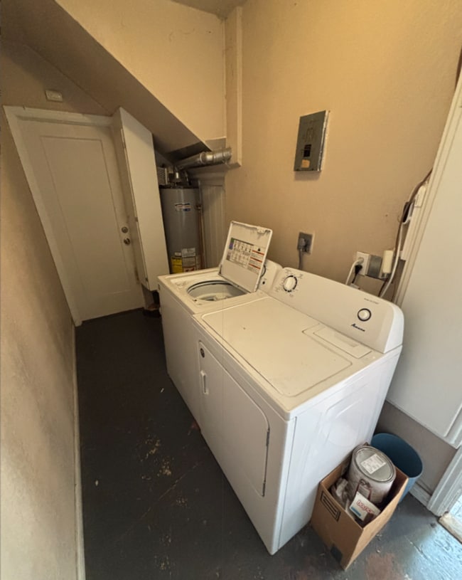 Building Photo - Studio space w/ private bathroom in Lakewood  **Move-In Special**