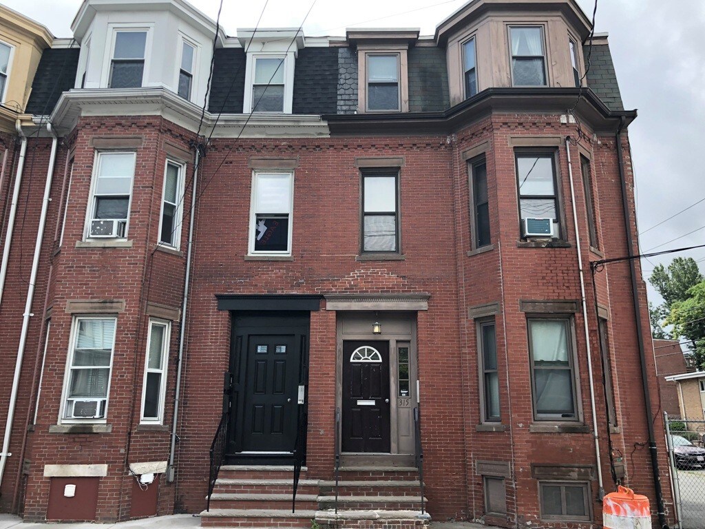 317 Spruce St, Chelsea, MA 02150 Townhome Rentals in Chelsea MA