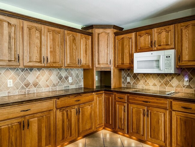 Building Photo - Beautiful 3 bed, 2 bath house in the country