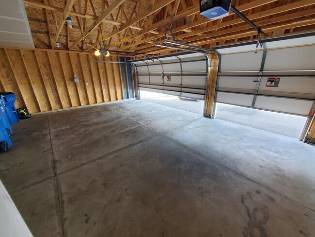 Building Photo - 1737 Riverside Dr