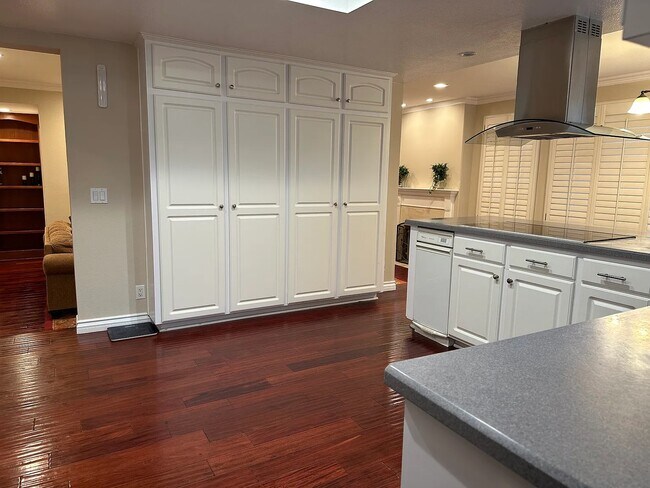 Building Photo - 11 Deerwood E