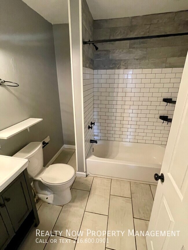 Building Photo - 1335 W 61st St