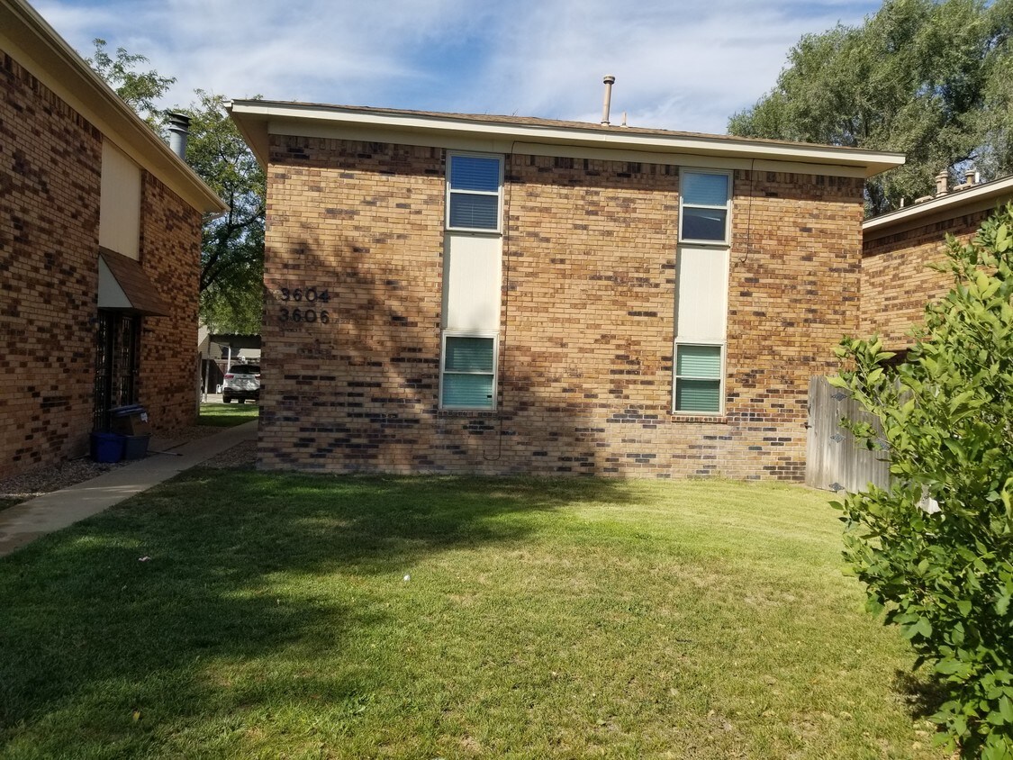 3608 Hawthorne Dr, Amarillo, TX 79109 Townhome Rentals in Amarillo TX