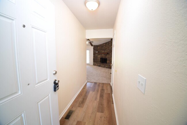 Foto del edificio - 1717 N Desert Palm Ave