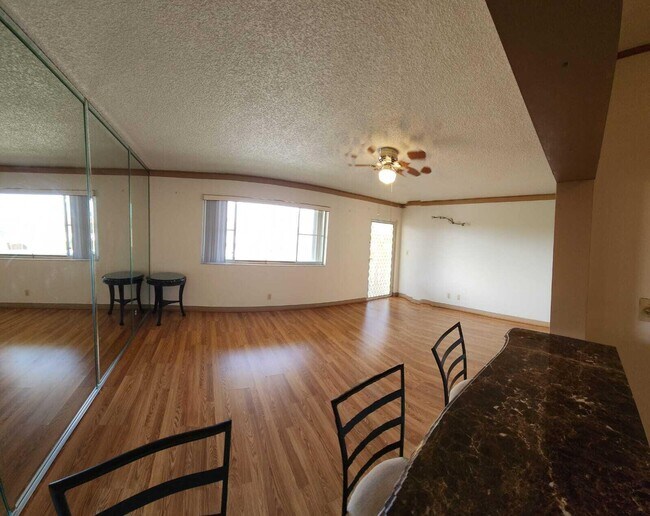 Building Photo - 700 Village Green Ct