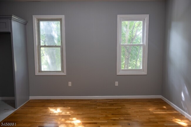 Building Photo - 59 Campfield St