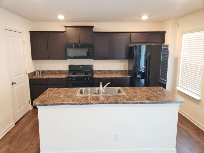 Foto del edificio - 3 Bedroom / 2.5 Bath Home Kingsport TN - Over 2100 Sq Foot!