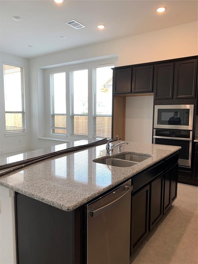 Foto del edificio - 6145 Teodoro Bend