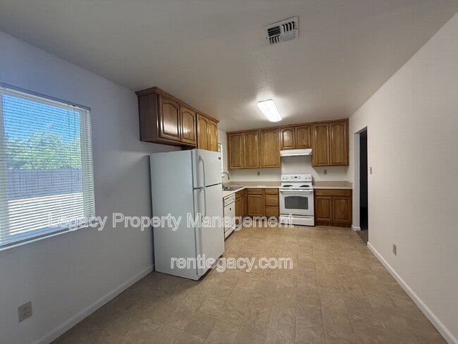 Building Photo - 6635 Chandler Dr