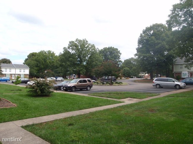 Foto del edificio - 2 br, 1.5 bath Townhome - 10020 Purcell Rd