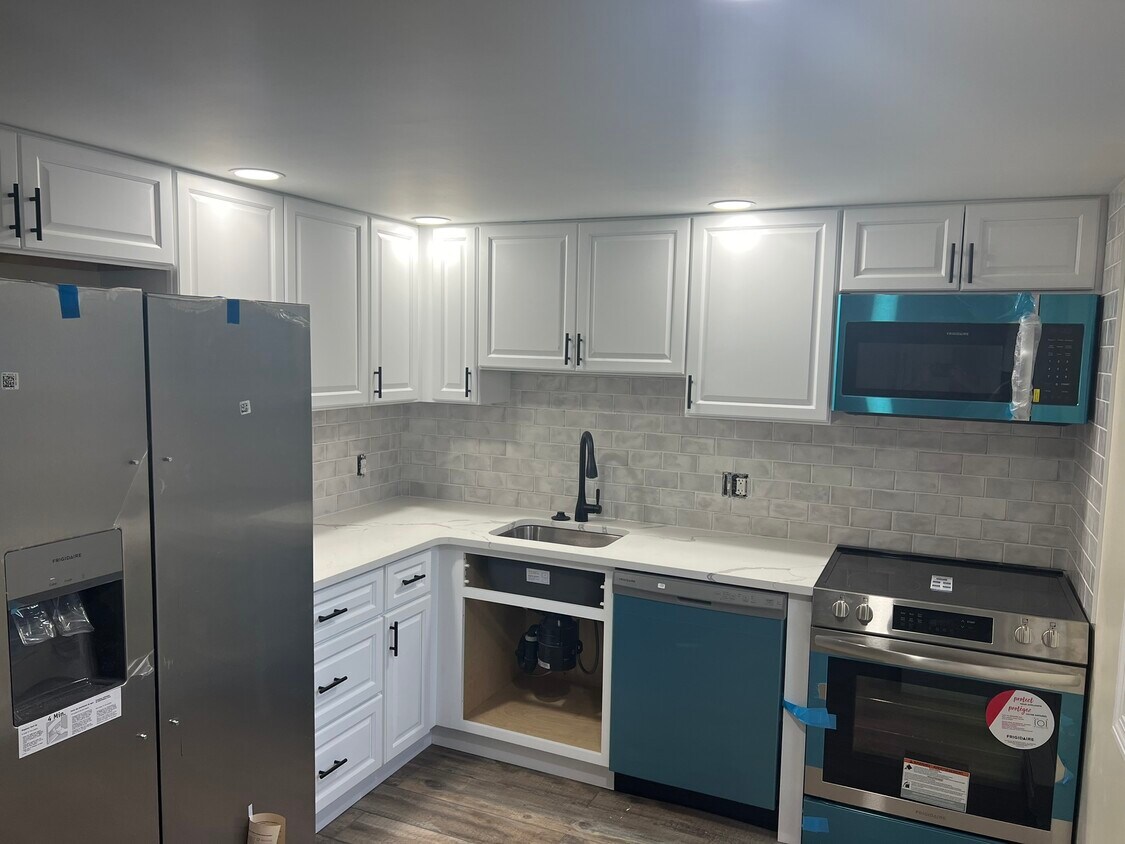 New kitchen Appliances, Cabinets and Quartz Countertops - 1 Abbott Rd