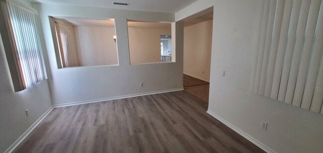 Building Photo - 1325 Juanita Ave