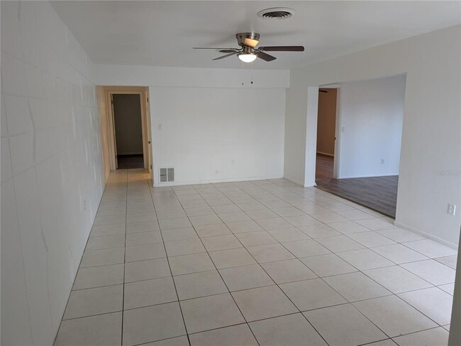 Building Photo - 27284 Sunnybrook Rd