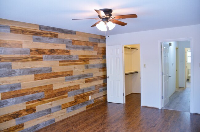 Building Photo - 13012 Trail Hollow Dr