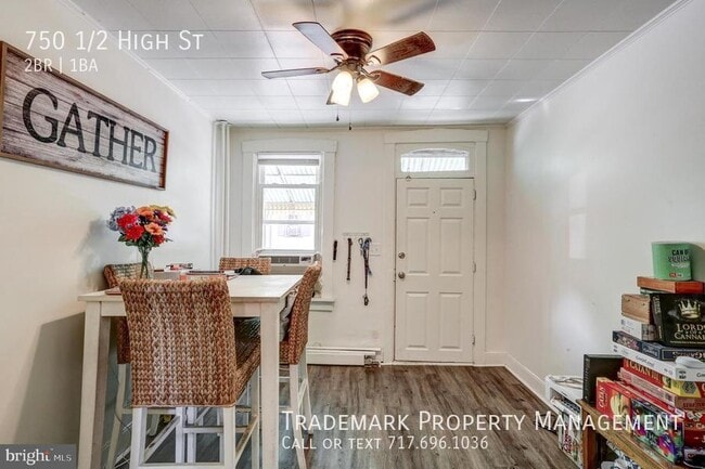 Building Photo - Nice 2 Bedroom 1 Bath Town House