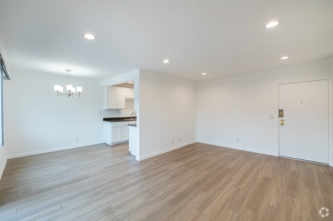 1BR, 1BA - 815SF - Living Room - Woodland House Apartments