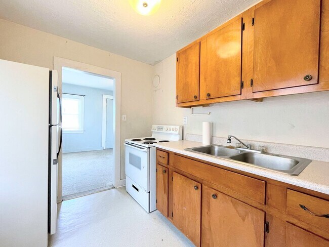 Building Photo - Cozy 2 Bedroom Home