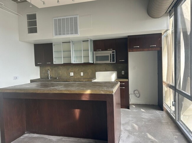 Foto del edificio - 2404 Wilshire Blvd