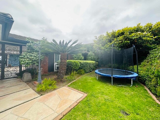 Foto del edificio - 5108 Pacifica Dr