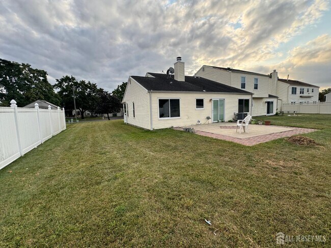 Building Photo - 69 Sagamore Ave S