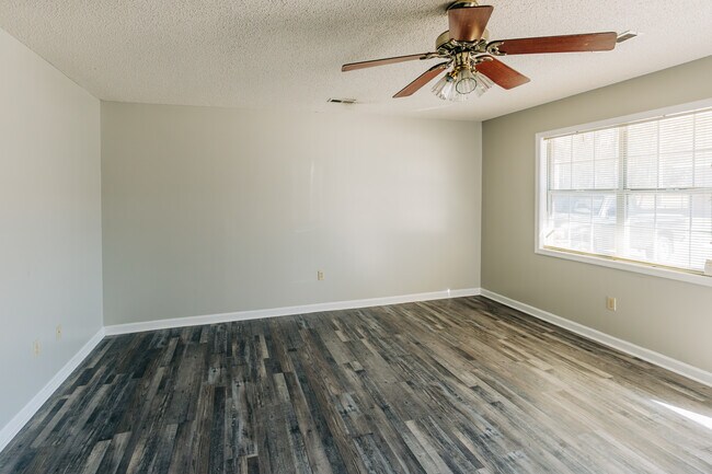 Foto del edificio - 1210 Douglas MacArthur St